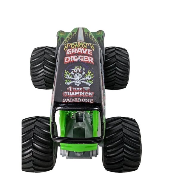 Hot Wheels Monster Jam 1:24 Scale Grave Digger Diecast Monster Truck - Picture 5 of 9